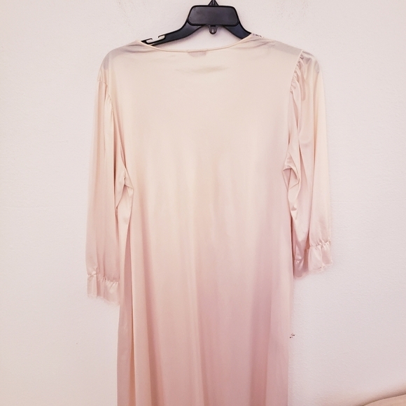 Vintage Vanity Fair Pink Lace Trimmed Robe with flaw, Size XL fits up to size 20 - Picture 6 of 10